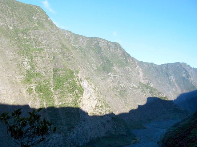 Point de vue sur la Rivière des Remparts qu'on va bientôt rejoindre
