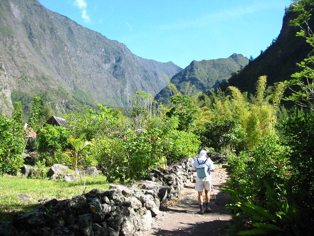 Le boulevard principal de Roche Plate !