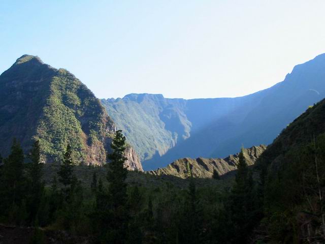 Le Rein de Bouc caché par le Piton de l'Ilet