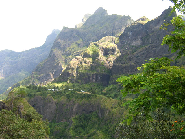 L'Îlet des Lataniers, à l'ombre du Piton Bérone