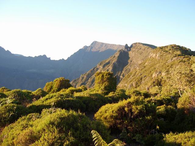 La Maïdo et le Grand Bénare au lever du soleil