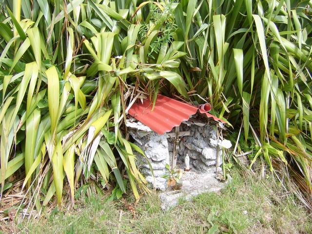 Le seul "bâtiment" en dur de l'Ilet Alcide