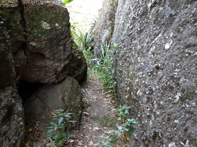 Passage entre les rochers