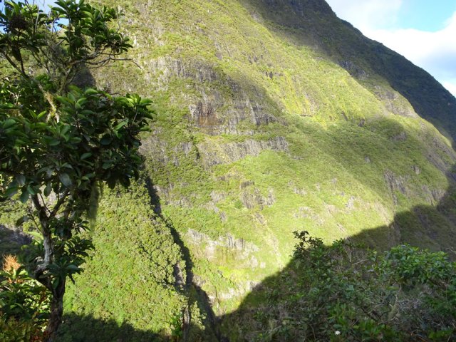 La vallée du Bras de Ste-Suzanne restera encore à l'ombre quelques heures