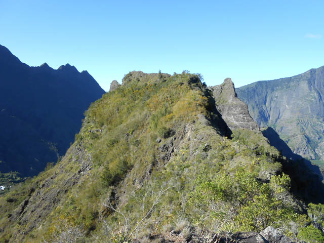 Le Piton Morel et le Piton de Gueule Rouge depuis le col