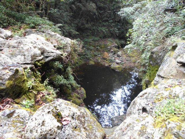 La cascade à sec et son bassin au premier gué