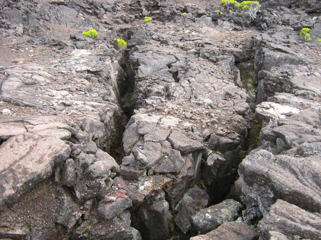 Pas de danger si on ne lève pas le nez pour passer près des fissures