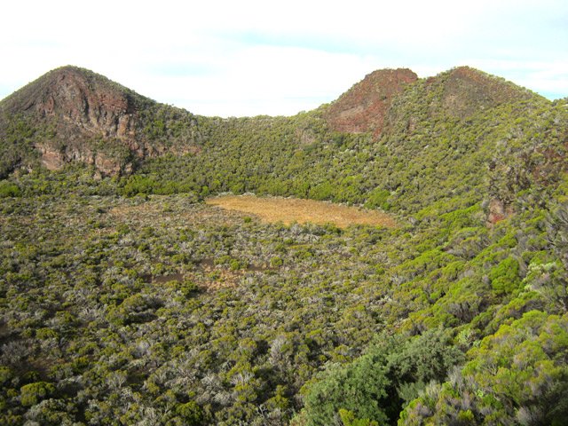 Le cratère plat du Piton Rond de Langevin