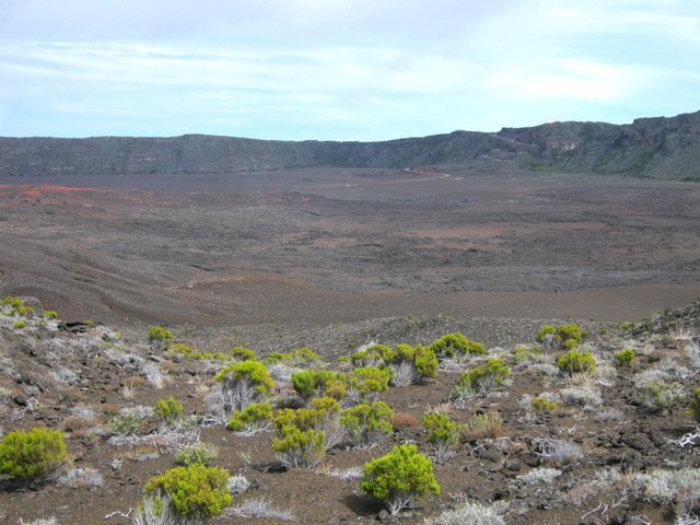 Panorama peu courant de la Plaine des Sables depuis le Piton Haüy.