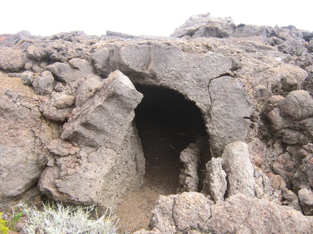 Petit tunnel de lave en surface