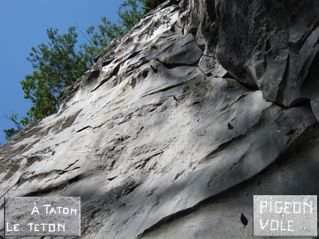 Le rocher d'escalade avec ses noms évocateurs