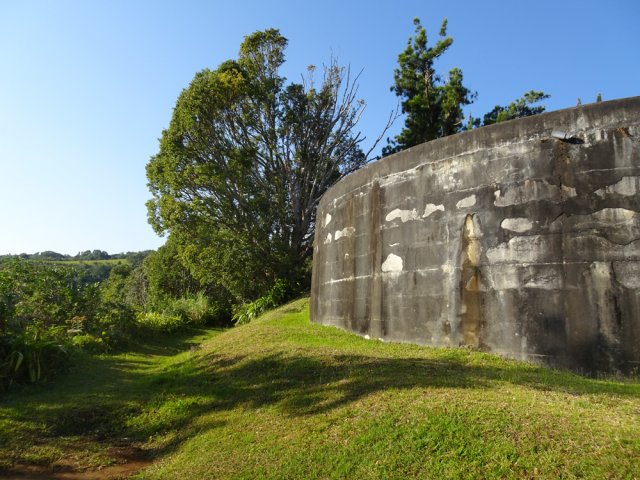 Passage obligé devant le grand réservoir de Montée Sano