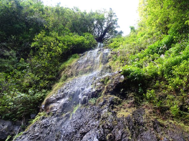 On peut marcher jusque sous la haute chute