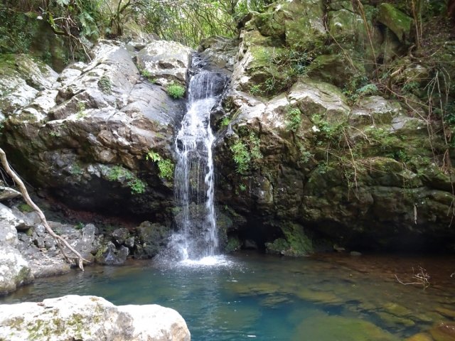 Petit bassin et belle chute d'eau pour débuter cette sortie
