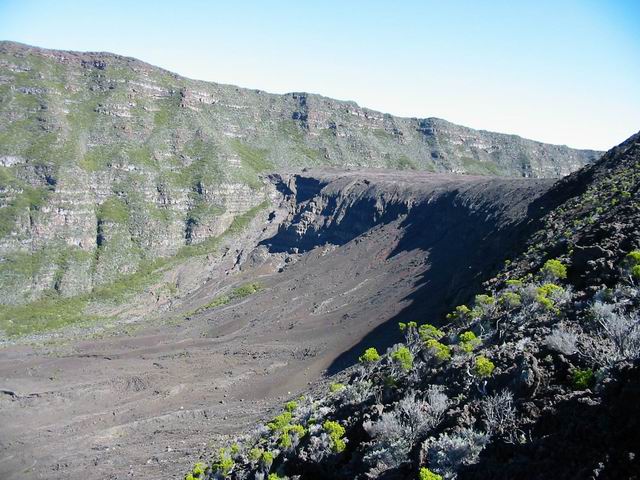 L'arrivée à la Plaine des Sables après la longue montée depuis Grand Pays