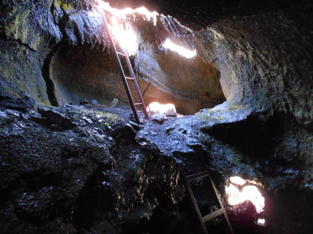 Un double tunnel déjà équipé d'échelles vieillissantes