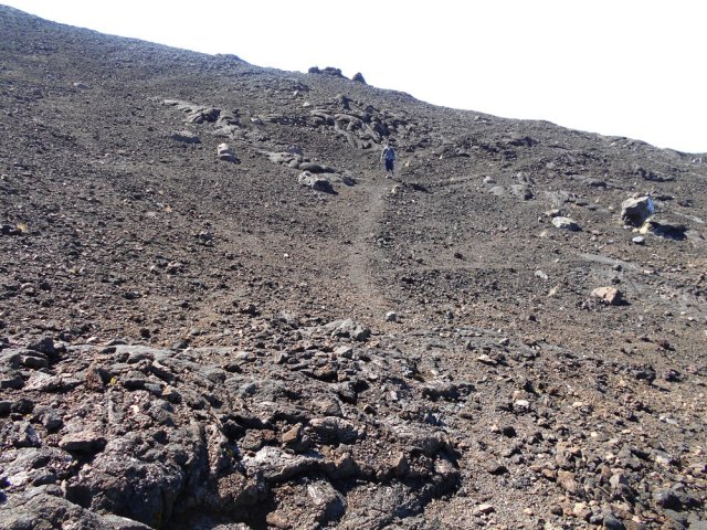 Le sentier de descente est encore très bien marqué