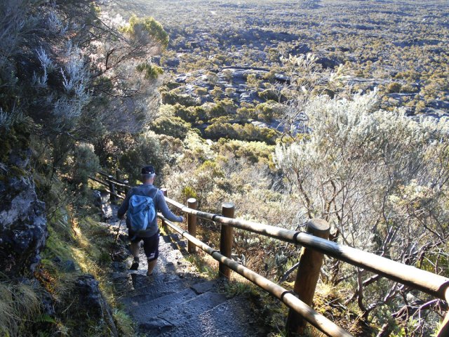 Hautes marches parfois le long de cette descente vers le Formica Leo