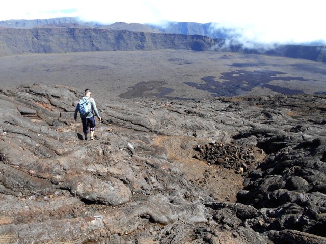 La descente est toujours aussi facile sur les vieilles laves