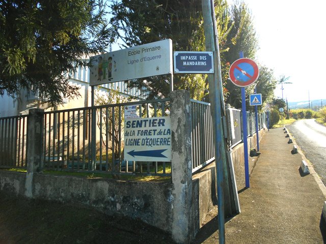 On ne peut pas manquer le départ près du terrain de boules