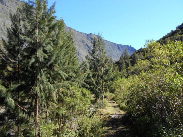 Le sentier entre la Cascade de Trois Roches et Marla