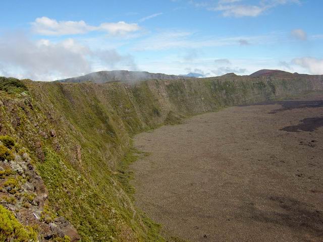 Le rempart de Bellecombe et l'Enclos Fouqué vu du Piton de Bois vert