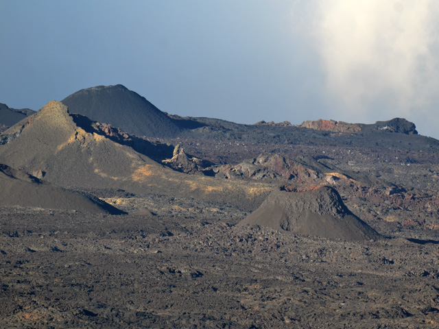 L'Enclos Fouqué est constellé de petits cratères