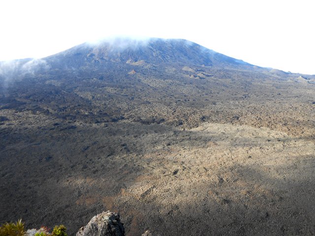 On ne quitte jamais la face sud du Piton de la Fournaise