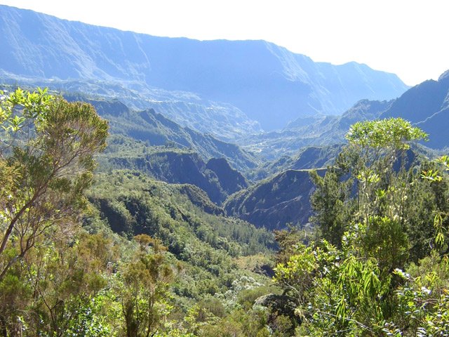 Une idée du chemin parcouru et la Vallée de la Rivière du Mât vers Salazie