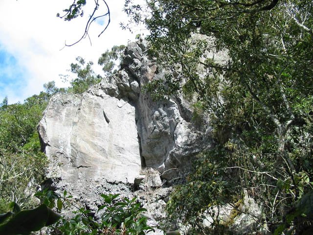 Gros rocher dans le Bras Patate.