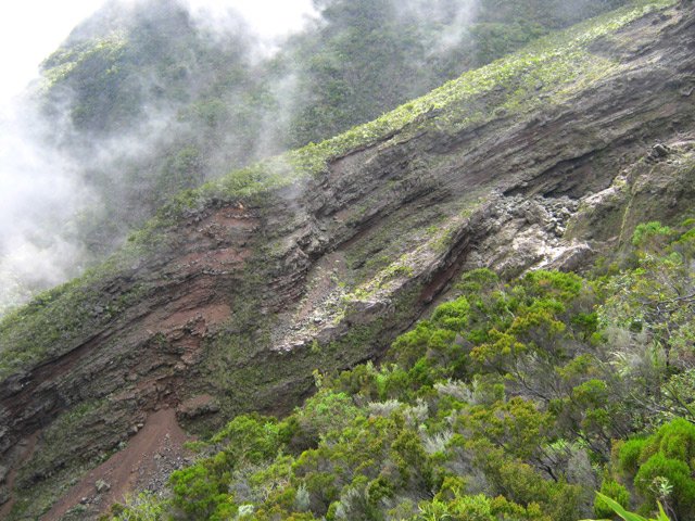 Longue falaise d'une cassure de Grand Pays