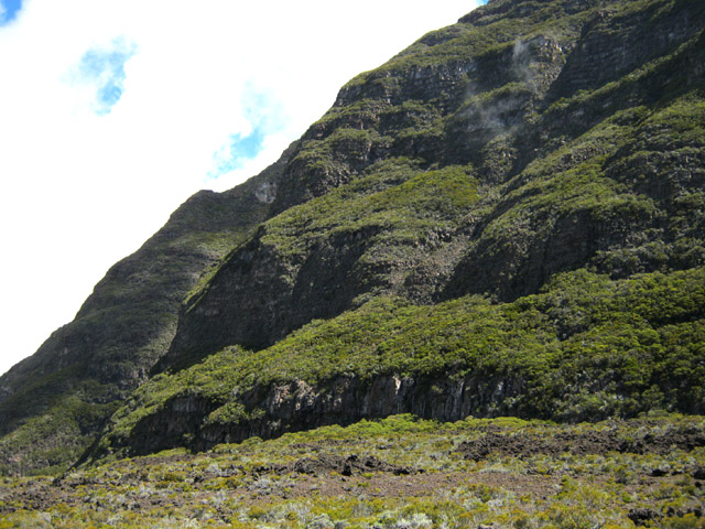 On passe presque au pied du Morne Langevin
