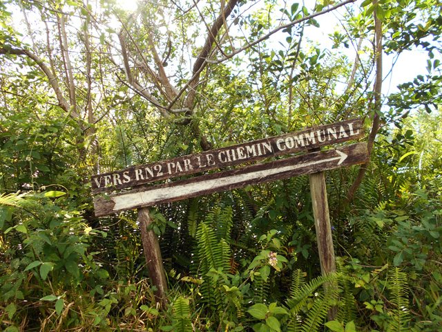 La vieilles pancarte en bois est toujours là près du départ