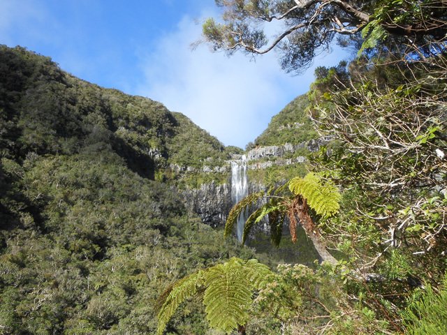Après la pluie : montée vers la grande cascade