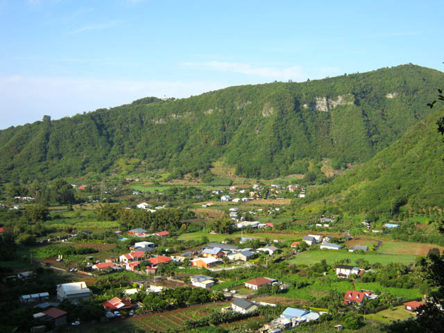 Le lieu-dit l'Ilet depuis le sentier