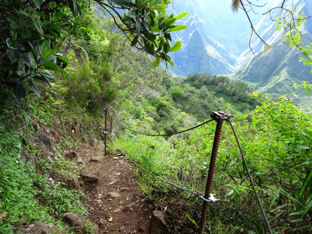 Protections solides le long des passages un peu délicats