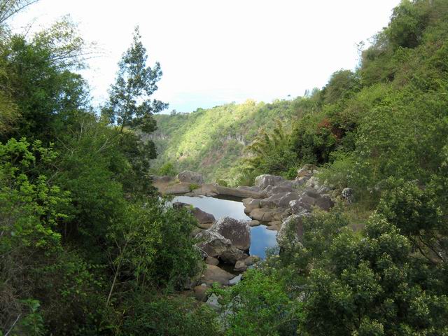 Impressionnant précipice du haut de la Cascade de la Grande Ravine (à sec)