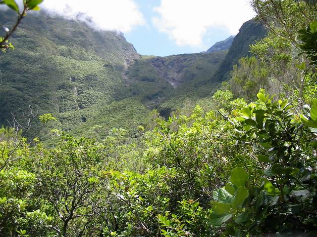 A l'horizon le cassé de la Plaine des Sables
