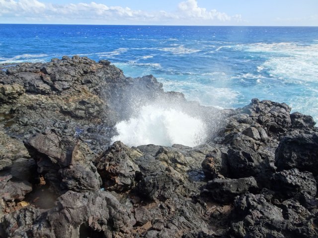 L'énorme arche-souffleur-caverne de l'Eglise Requins