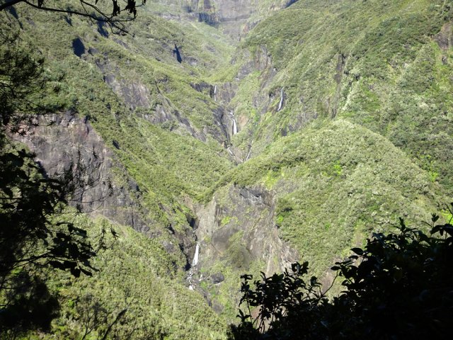 On a sous les yeux une bonne partie de la Rivière du Mât
