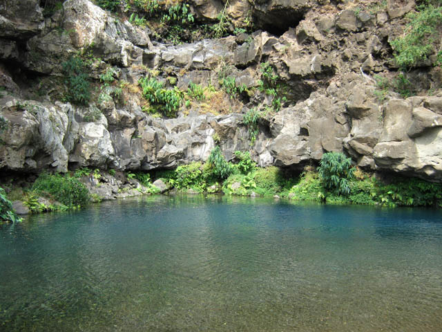 La résurgence du Bassin Malheur. Beaucoup d'eau même sans cascade