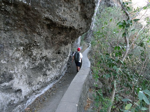 En cas de vertige, marcher au fond du canal
