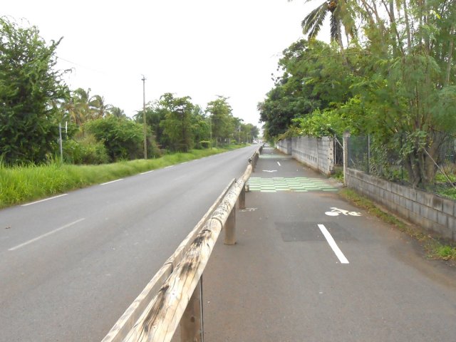 Arrivée sur la piste cyclable en direction de l'Etang Salé