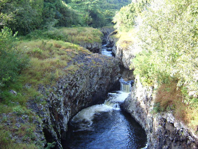 La Rivière des Roches vue de la passerelle du Bassin la Paix