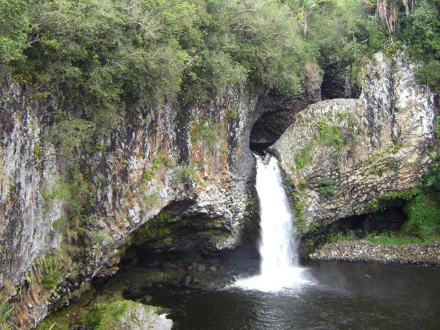 Le cascade du Bassin la Mer depuis le point de vue qui le domine