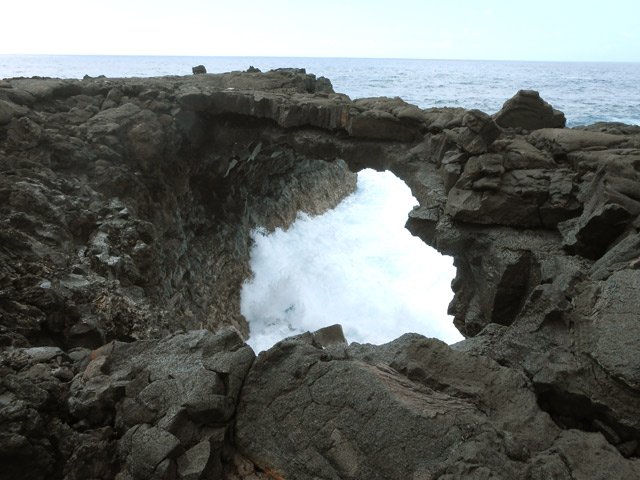 Une des trois arches naturelles en bord de mer
