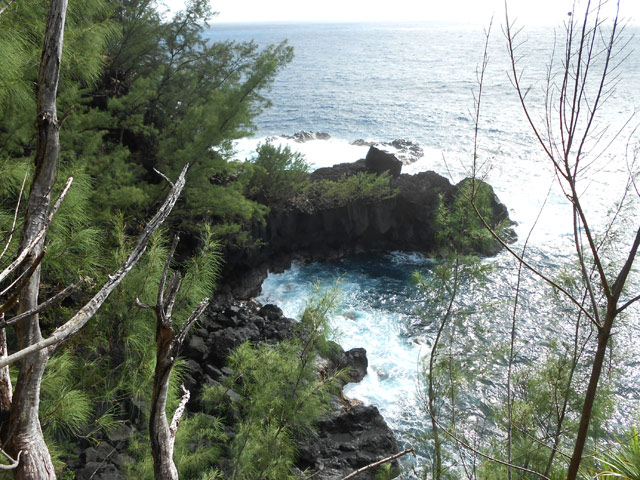 La mer s'engouffre sous ce quai mais réussira un jour à le supprimer de la carte