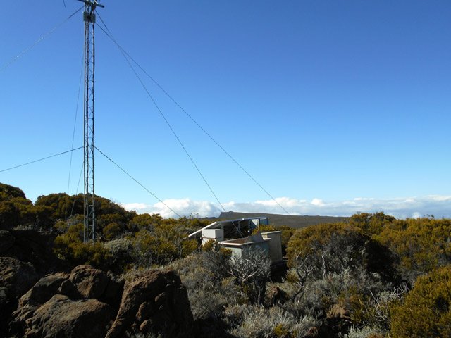 Arrivée aux antennes. Plus qu'une cinquantaine de mètres avant le point de vue