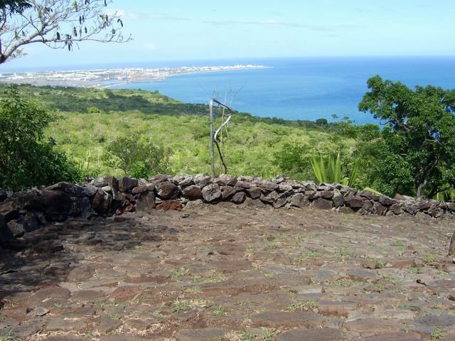 On s'éloigne lentement du Port et de La Possession