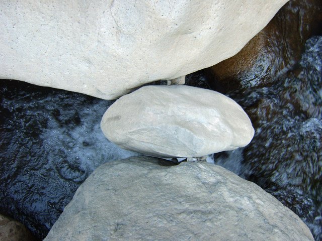 Attention de ne pas ôter le petit rocher